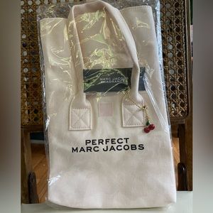 Free with purchase-Marc Jacobs Perfect perfume gift lunch bag
